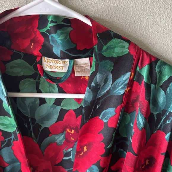 Vintage Victoria's Secret Red and Green Floral Robe - Picture 2 of 6